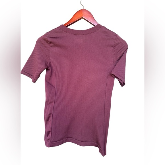 Athleta Renew burgundy dark garnet short sleeve ribbed tee shirt size XS - Picture 5 of 5